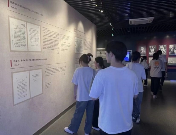 员工实地参观学习。太阳成集团tyc122ccvip官网入口供图